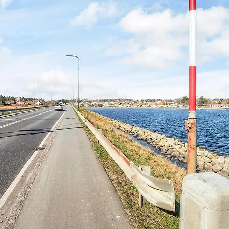 8 Person In Hojslev-by Traum